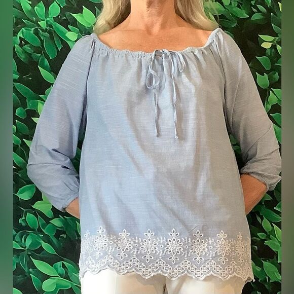 💠 NYDJ Chambray Embroidered Blouse – Scalloped Hem, 3/4 Sleeve – Size S - Picture 2 of 6